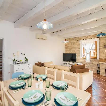 Peaceful In Vodnjan With Swimming Pool And Jacuzzi וילה *