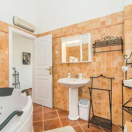 빌라 Peaceful In Vodnjan With Swimming Pool And Jacuzzi Svetvinčenat