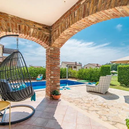 Peaceful In Vodnjan With Swimming Pool And Jacuzzi * Svetvinčenat
