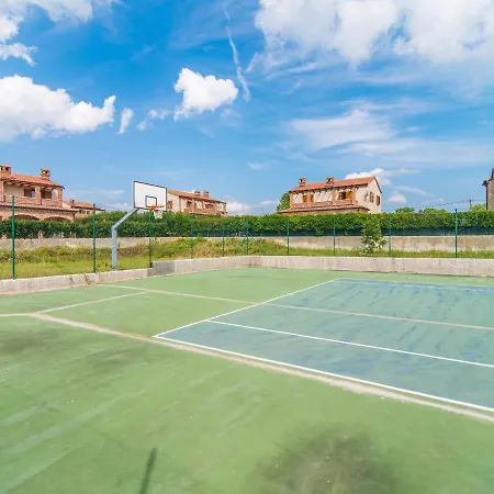 빌라 Peaceful In Vodnjan With Swimming Pool And Jacuzzi *
