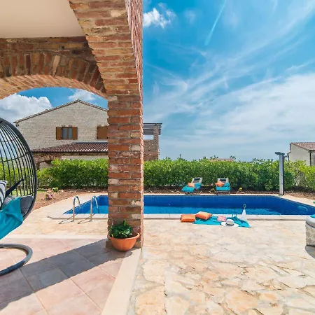 Peaceful In Vodnjan With Swimming Pool And Jacuzzi וילה Svetvinčenat