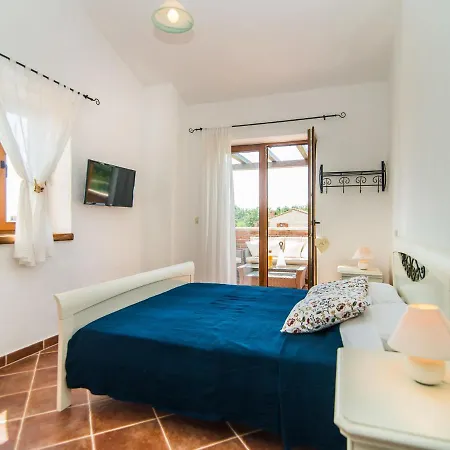 Peaceful In Vodnjan With Swimming Pool And Jacuzzi * Svetvinčenat