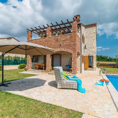 Peaceful In Vodnjan With Swimming Pool And Jacuzzi וילה *